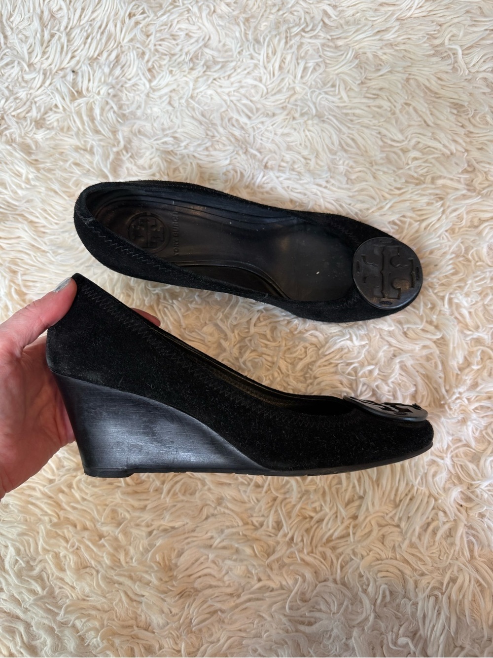 Tory Burch Sally Black Velvet Wedge Pumps Logo Toe Shoes Womens 8.5M
